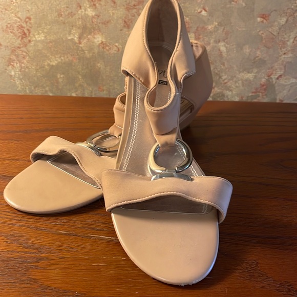 Impo stretch sandals. Nude color Size 9M. No marks or scuffs. - Picture 1 of 7